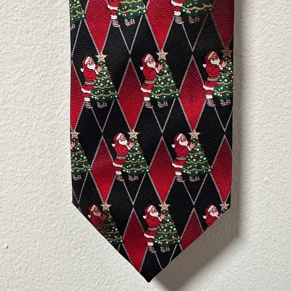 Seasonal Style by MMG Santa Christmas Tree Men’s Tie Red Black Diamond Holiday